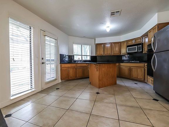 5th image of 2753 Laguna Shores Ln
