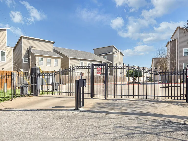5402 Jonathan Ln — Photo 32