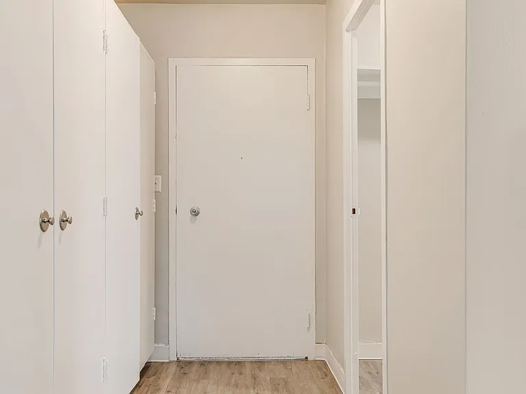The Lee Apartments — Photo 9