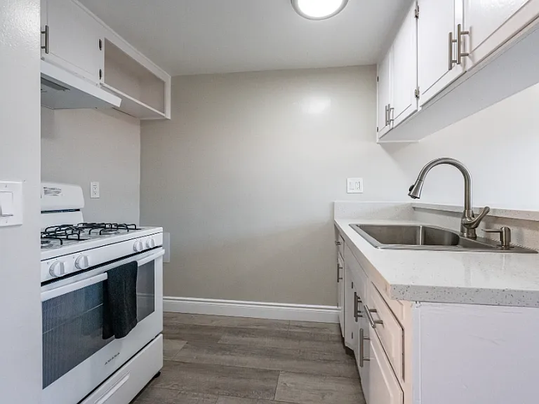 1408 N Citrus Ave #14 — Photo 6