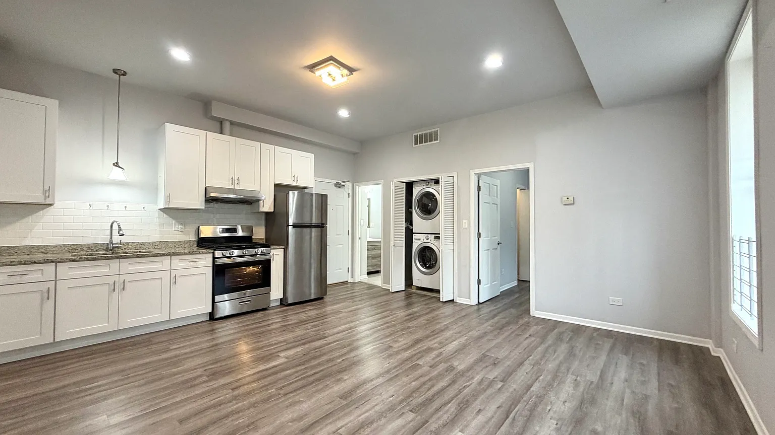 3 bed, 1000 sqft, $1,800 — Photo 1