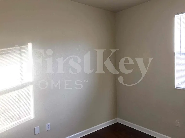 181 NE 30th Pl — Photo 11