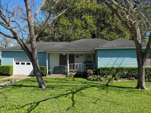 1110 Jarrett St, Liberty, TX 77575