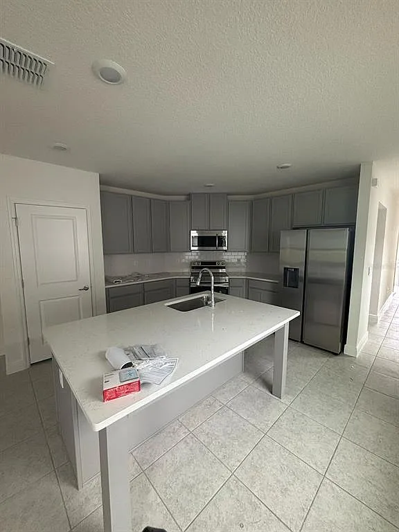 3 bed, 2.0 bath, 1680 sqft, $2,300 — Photo 3