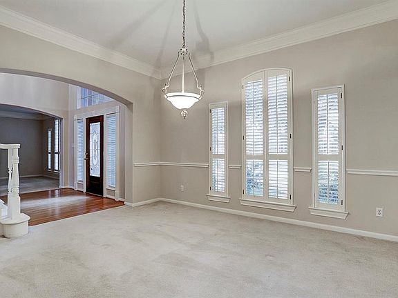 4th image of 5622 Lake Place Dr