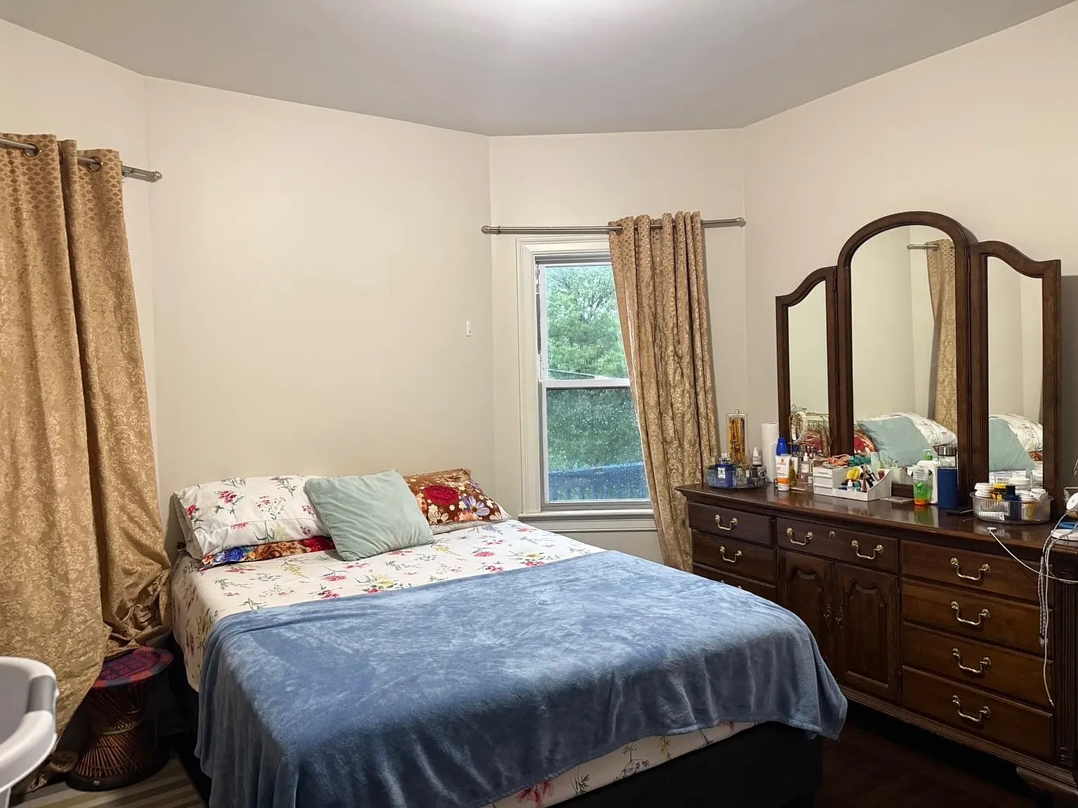 3 bed, 1100 sqft, $2,800 — Photo 2
