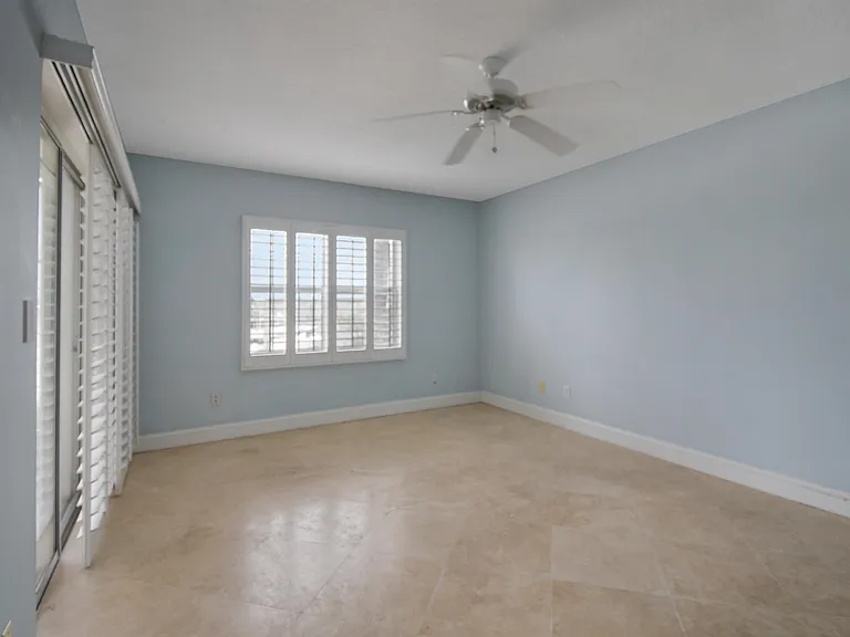 324 Village Dr #B — Photo 19
