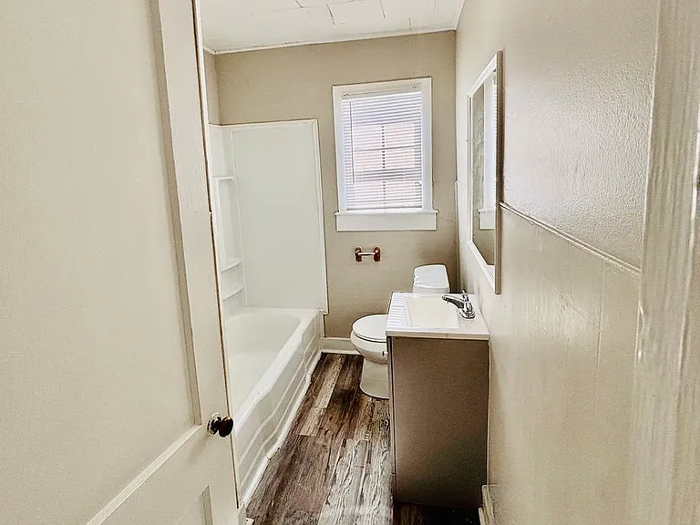 257 N Pine Ave — Photo 6