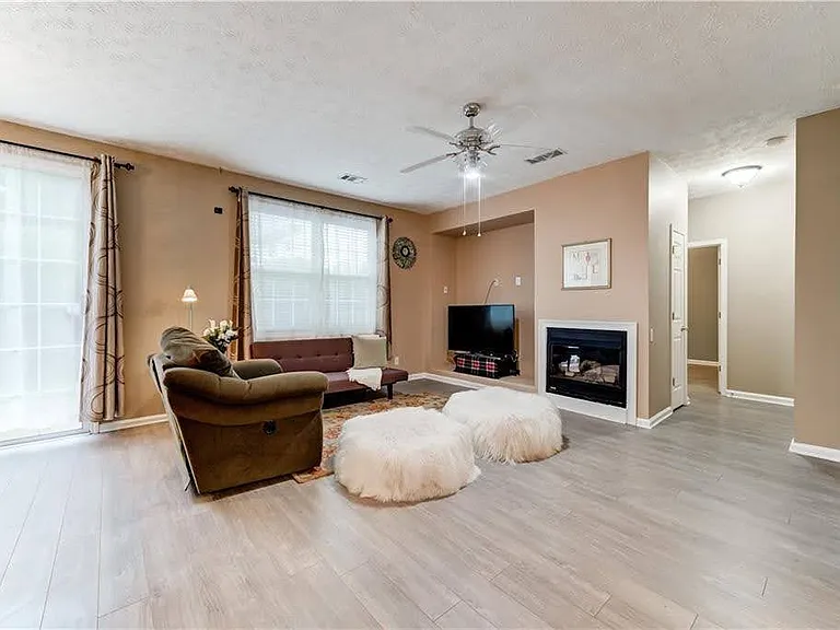 224 Harmony Ct — Photo 5