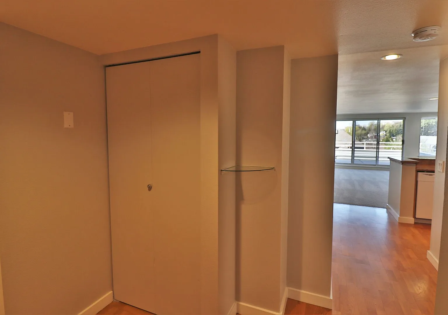 2 Bedroom Apartment In West Seattle with Great Views! — Photo 2