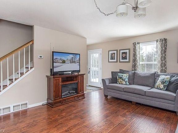 5th image of 145 Hood Dr