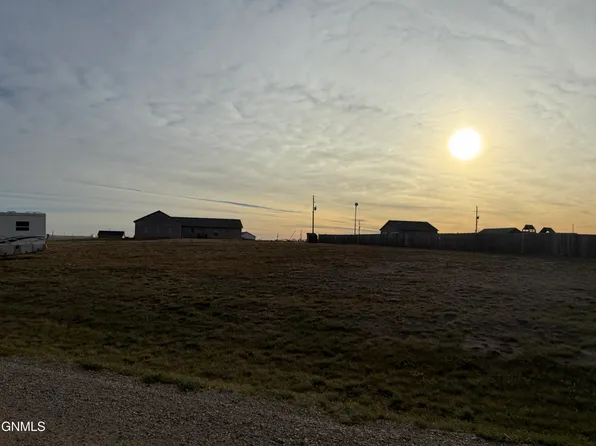 Hawthorn Loop, Williston, ND 58801