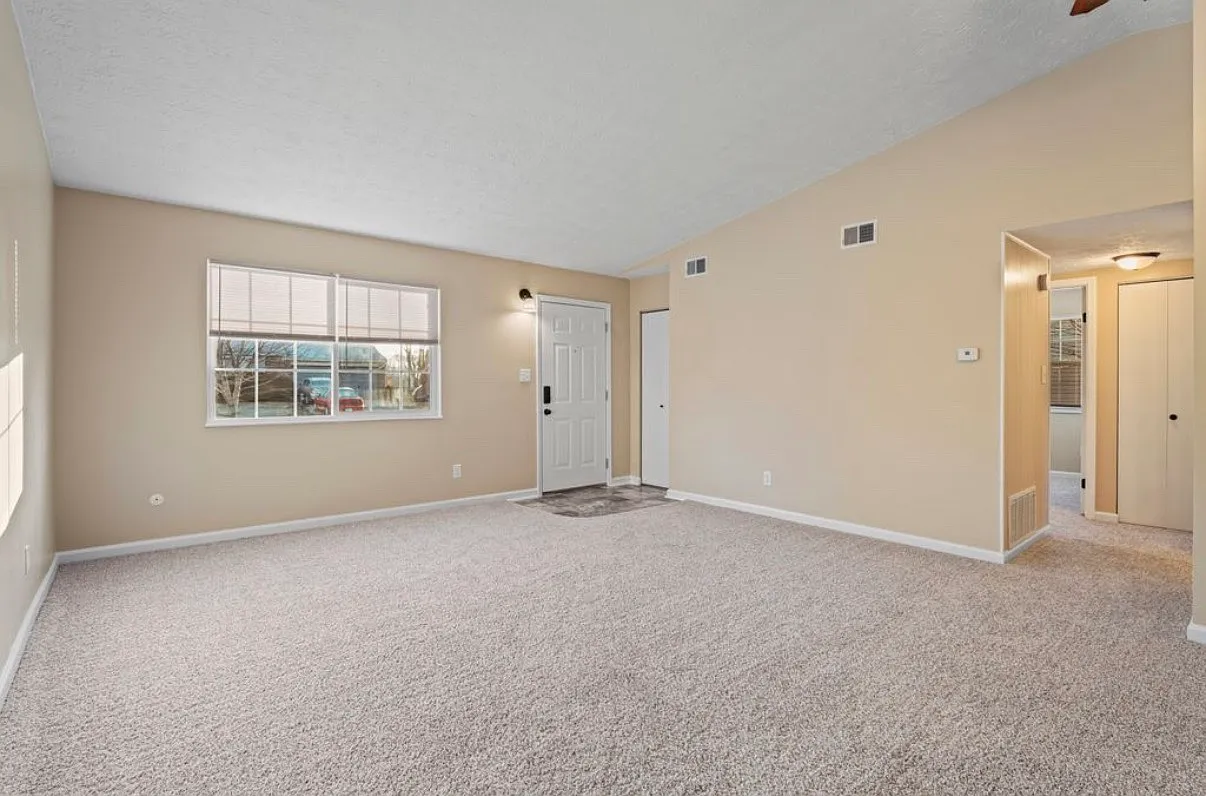 4 bed, 1308 sqft, $1,875 — Photo 2