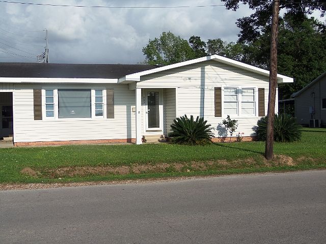1st image of 909 Marshall St