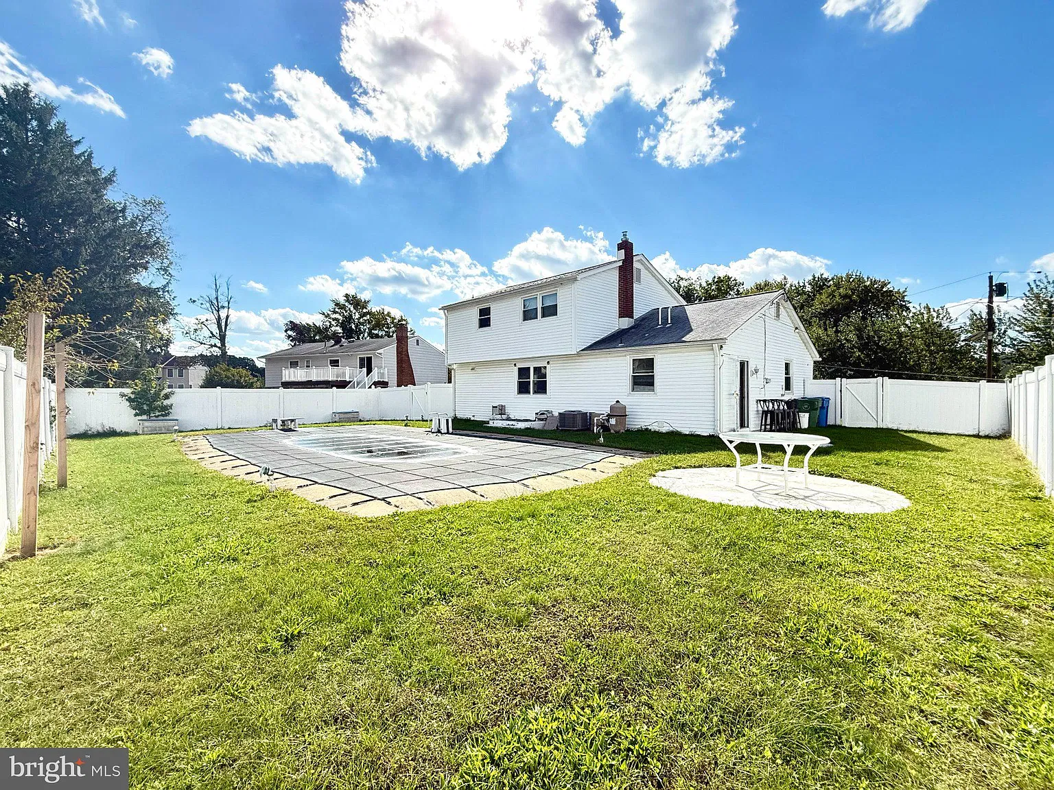 3 bed, 1.5 bath, 1580 sqft, $3,200 — Photo 2