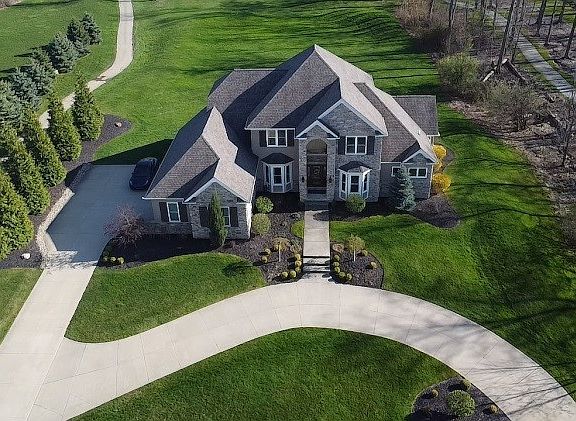 2nd image of 10504 Oakmont Way
