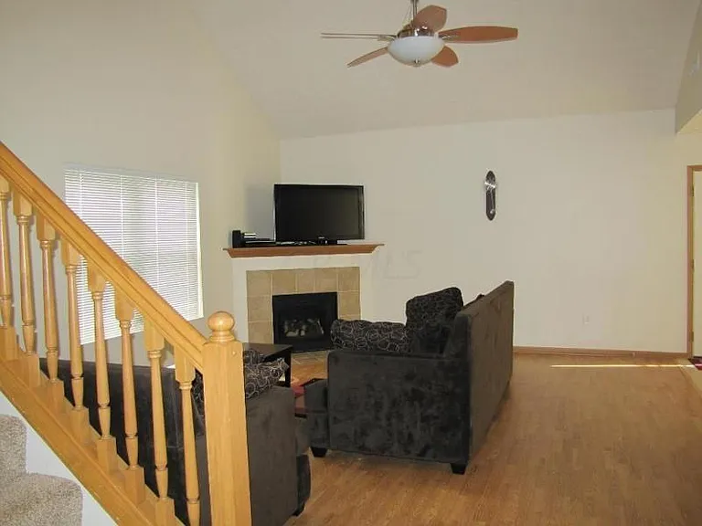 Spacious Double story Family room with ceiling fan