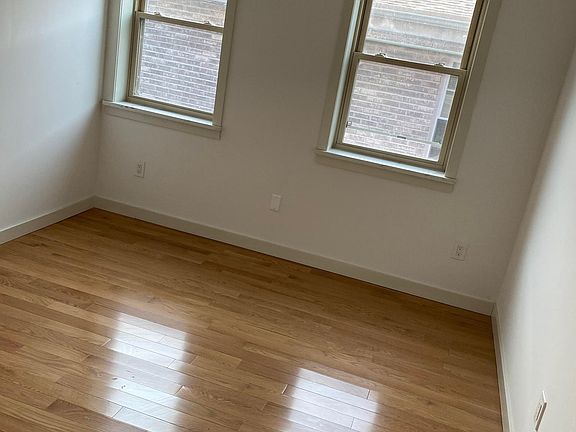5th image of 9411 25th Ave #2