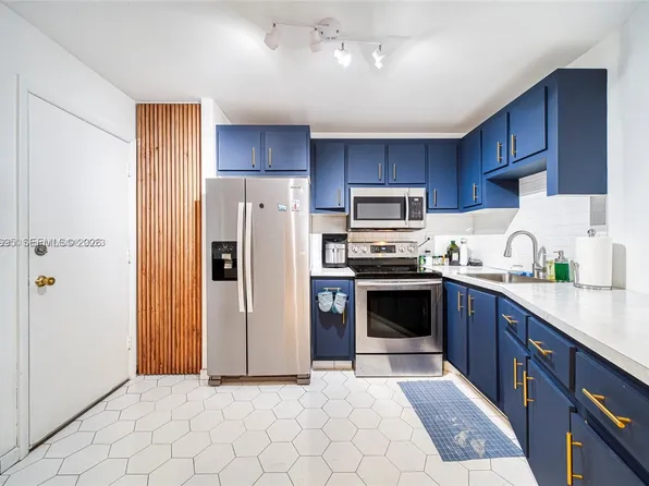 1690 NE 191st St APT 401-1, Miami, FL 33179