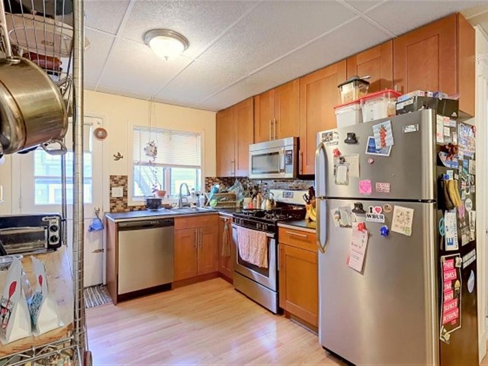 1st image of 110 Thurston St APT 2