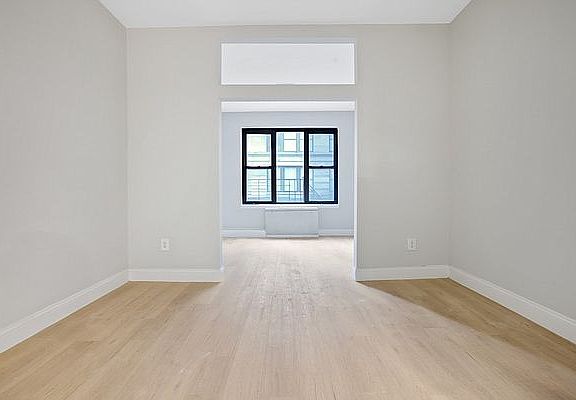 3rd image of 313 E 61st St APT 3A