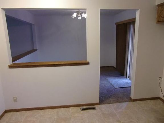 2nd image of 834 Spruce Dr