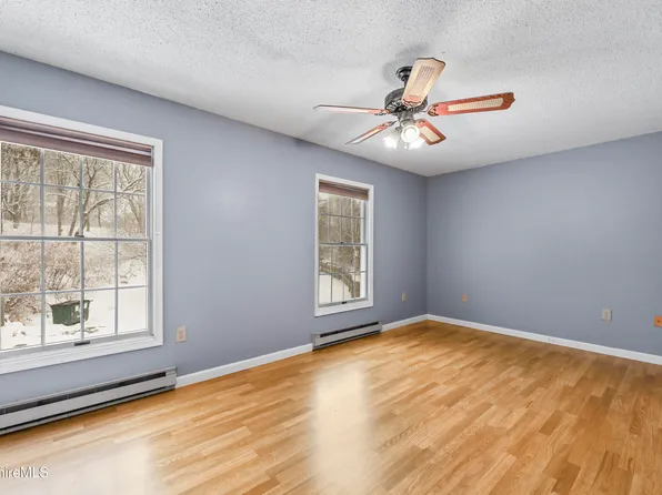 14 Clifford St APT A5, Pittsfield, MA 01201