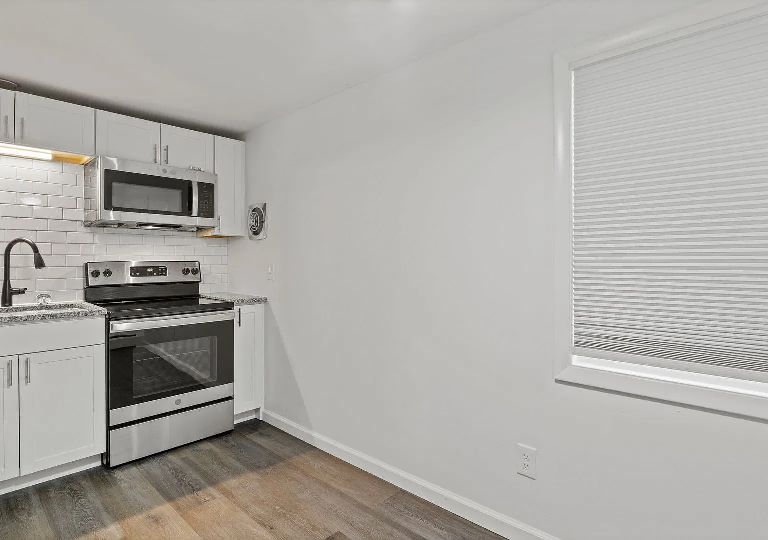 Creekside Apartments — Photo 4
