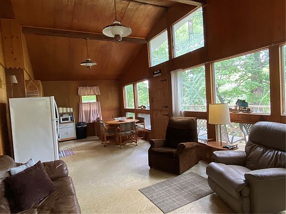3rd image of 1063 Lakeshore Dr