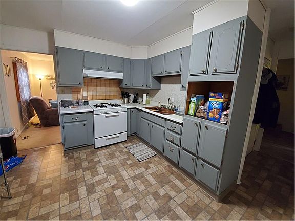 4th image of 560 W Ashton Ave