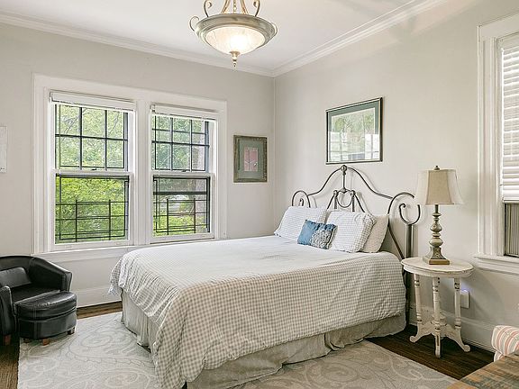 5th image of 744 Rugby Rd #1