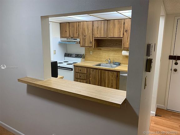 4th image of 240 Lakeview Dr APT 313