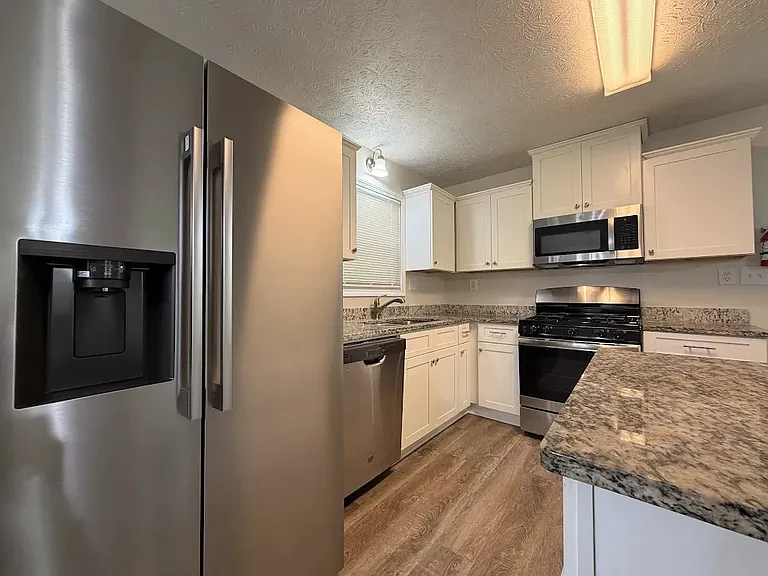 7005 Lodgepole Dr — Photo 2