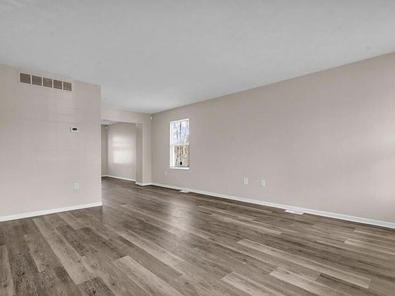 4th image of 7658 Desoto St