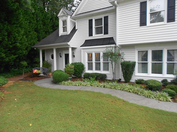 2nd image of 2558 Farrington Ct NE