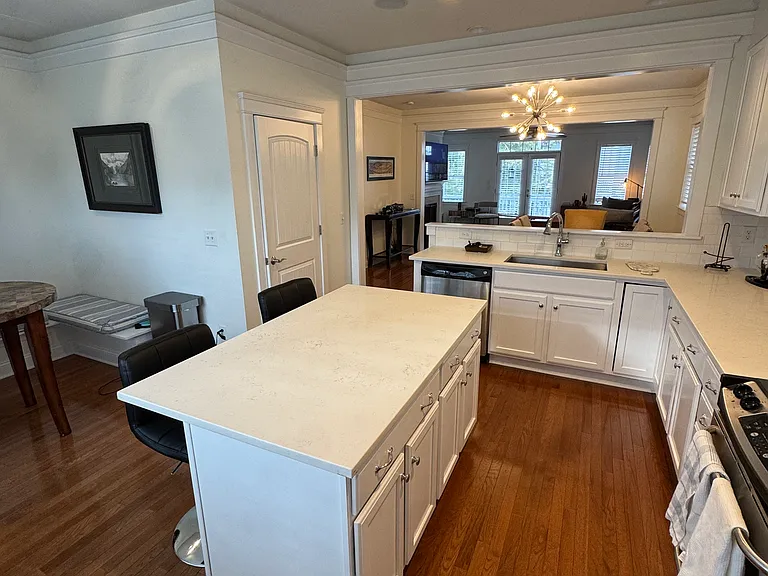 539 Dubois Ct — Photo 3