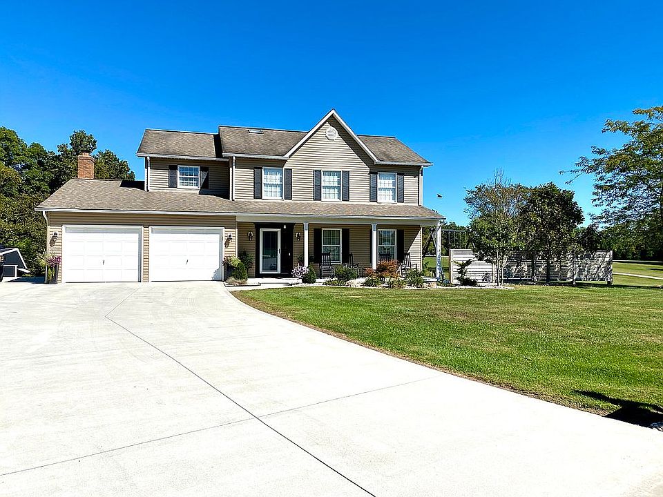 1st image of 379 Clayburne Blvd