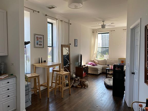 2nd image of 948 N Orleans St APT 303