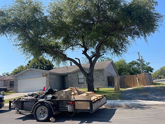 2nd image of 10439 Cedar Vlg