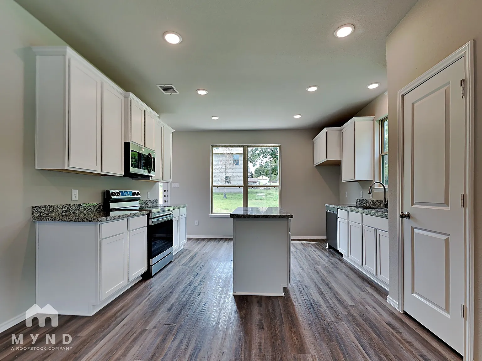 4 bed, 2.5 bath, 1820 sqft, $1,815 — Photo 2