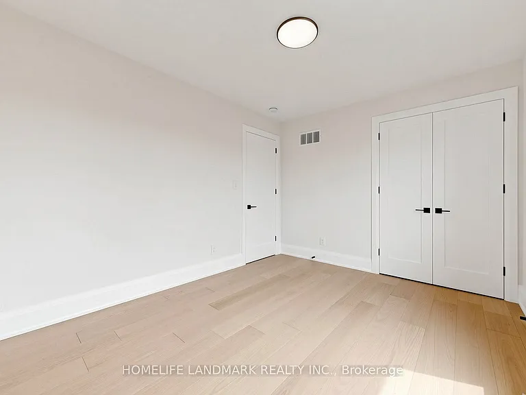 750 Glengrove Ave W #B — Photo 32
