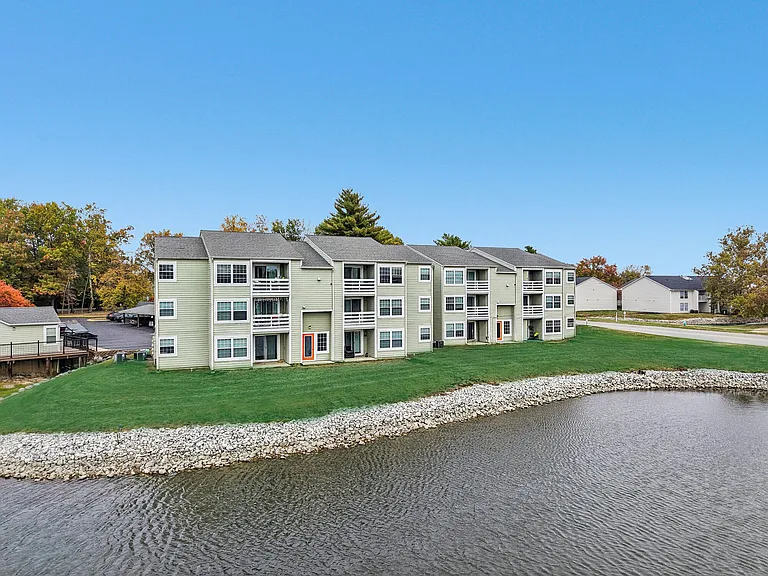 Pier 39 Apartments & Townhomes — Photo 32