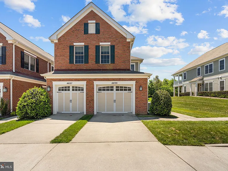 44125 Peirosa Ter — Photo 1