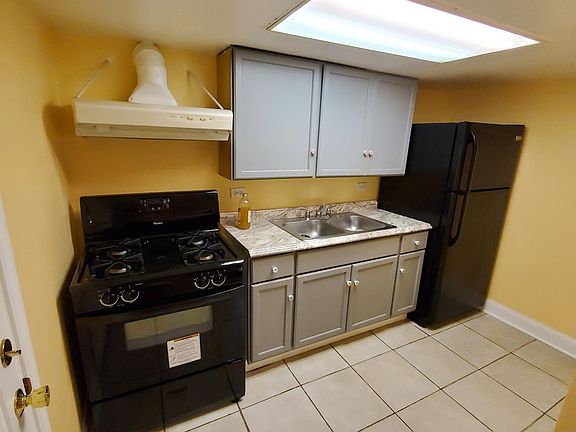 3rd image of 6646 N Artesian Ave #Basement