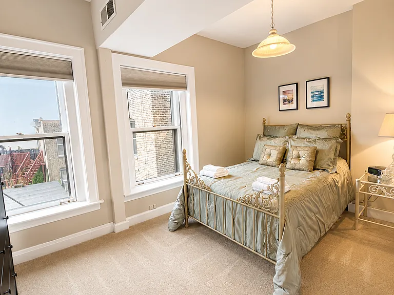 642 N Dearborn St #4 — Photo 8