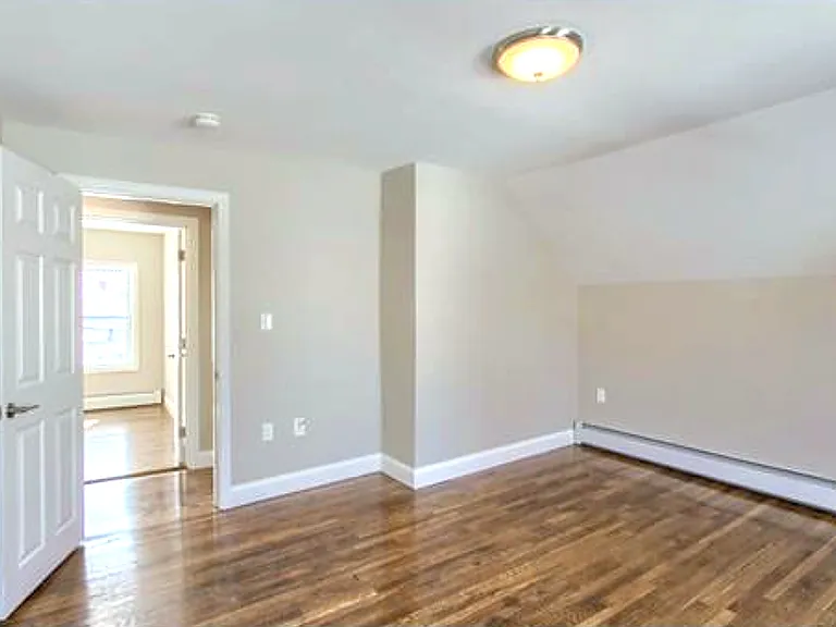 68 Williams Ave — Photo 5