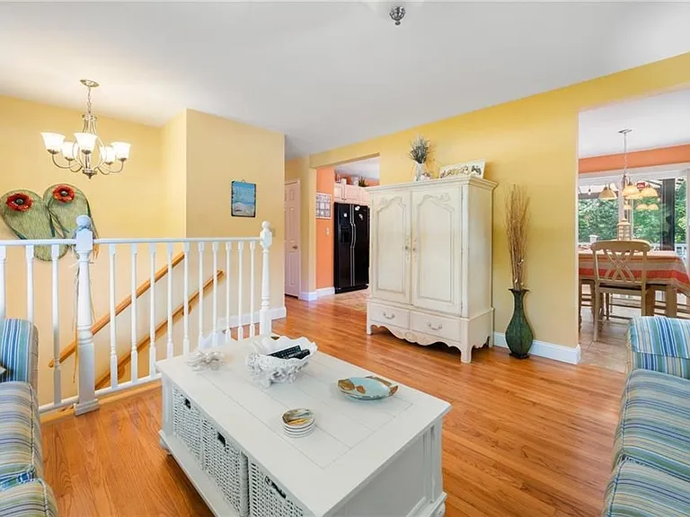 24 Quannacut Rd — Photo 3