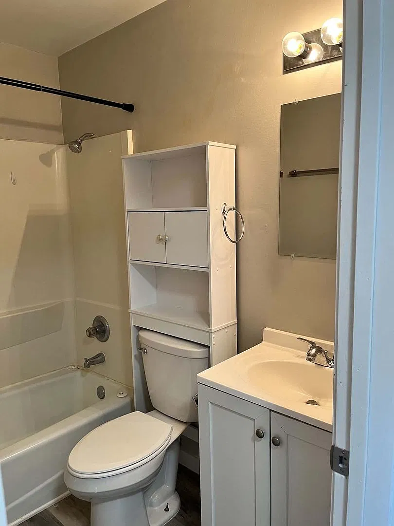 Lobb Field Apartments — Photo 3