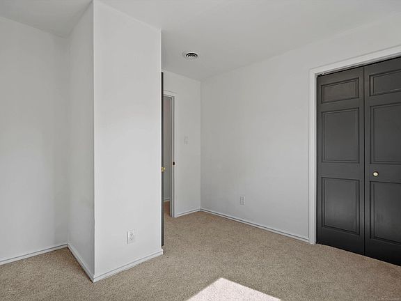 3rd image of 2519 Phillips Ave