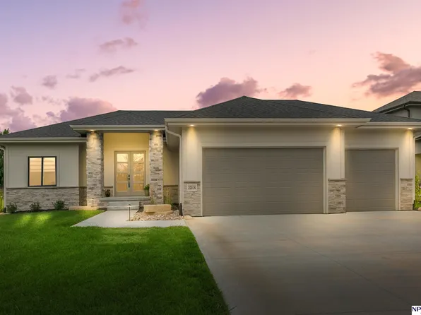 22014 Martha St, Elkhorn, NE 68022